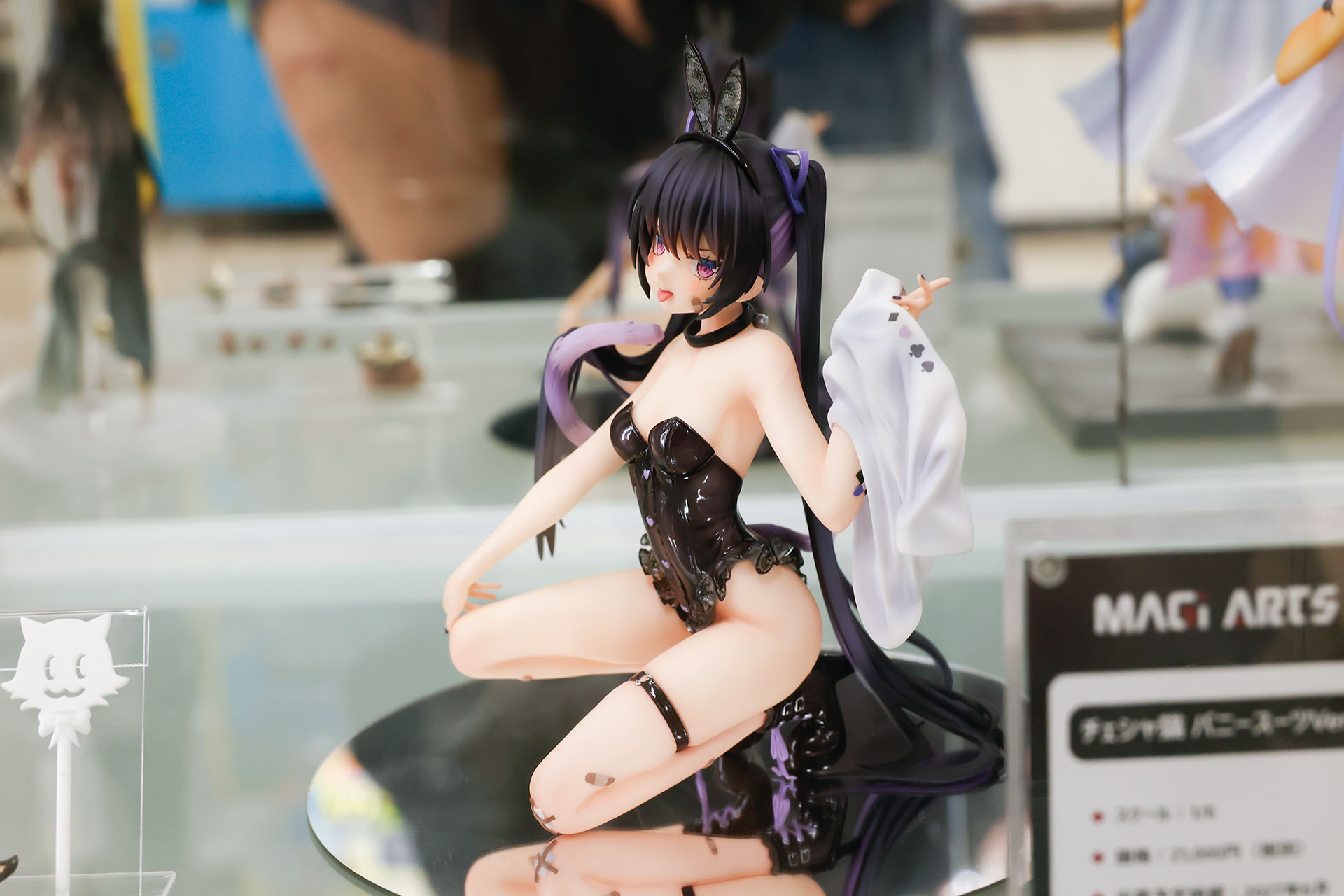 フィギュアの素材はPVCとABSで、台座部分を含む全高は約180mmだ