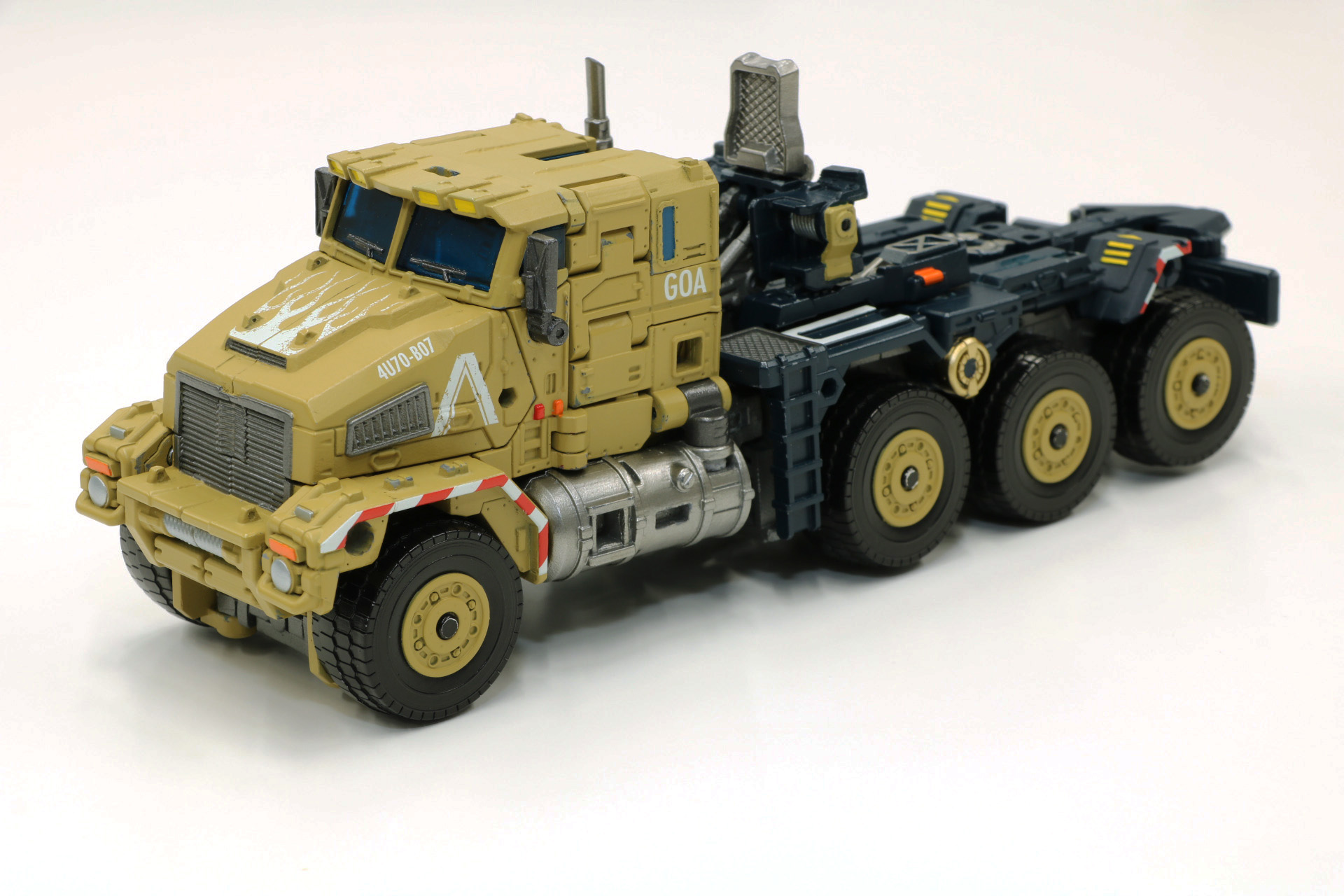 「OG-03 オプティマスプライム」ビークルモード