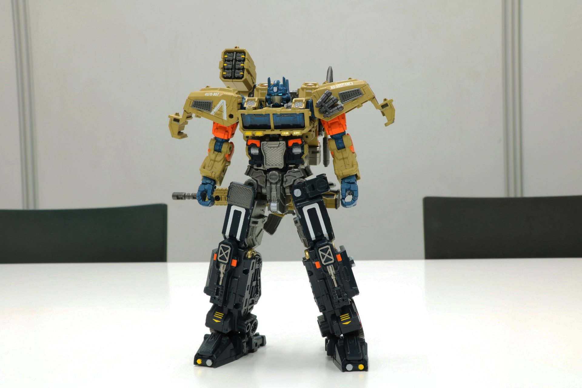 「OG-03 オプティマスプライム」ロボットモード