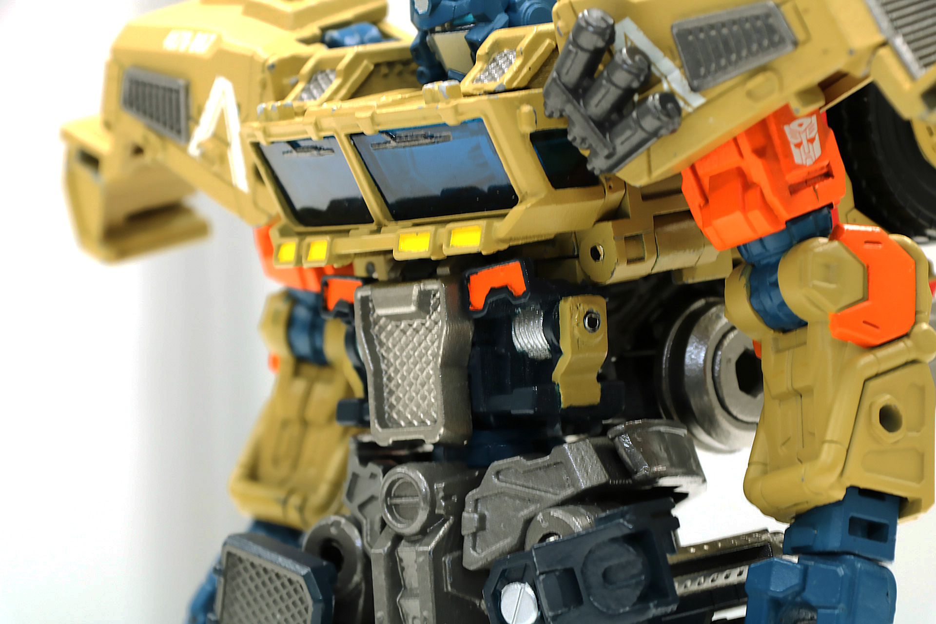 マッシブなスタイルを構成する胸部と腹部