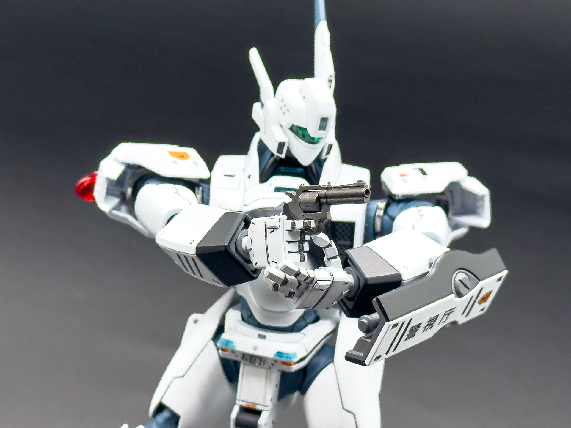 リボルバーカノンはガンメタルを使用した重量感のある仕上がりです。