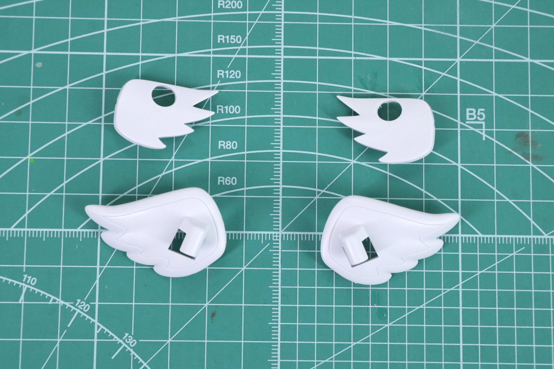ウィライズモードの翼ユニット。軸受けがある小さい翼を組み立てる