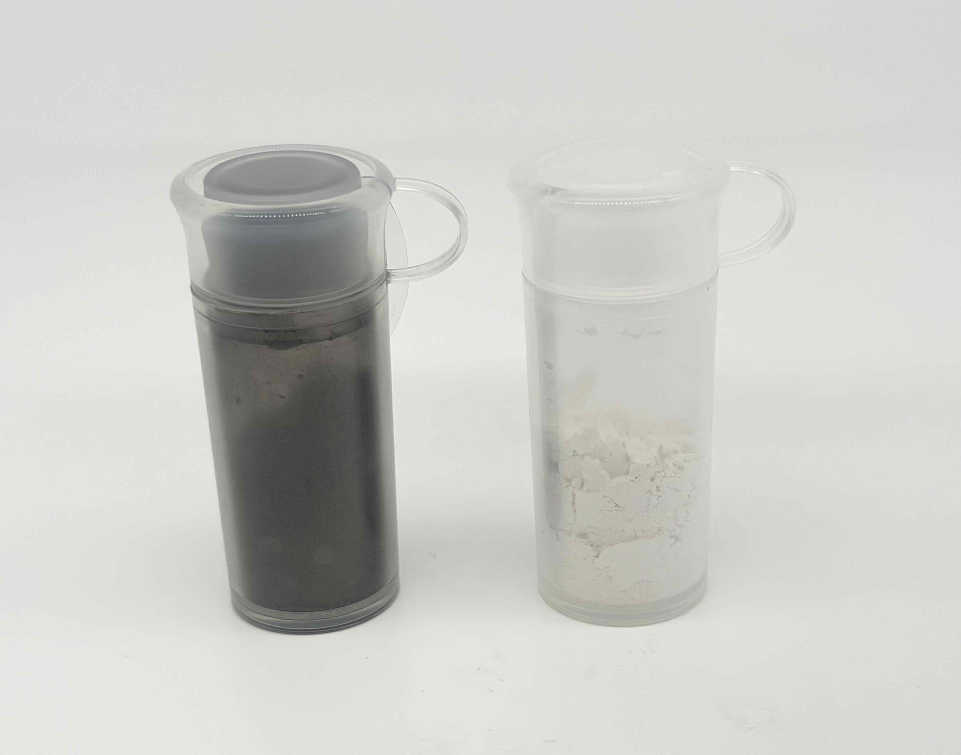 雲母堂本舗の「AGパール」(右)「CCパール」(左)