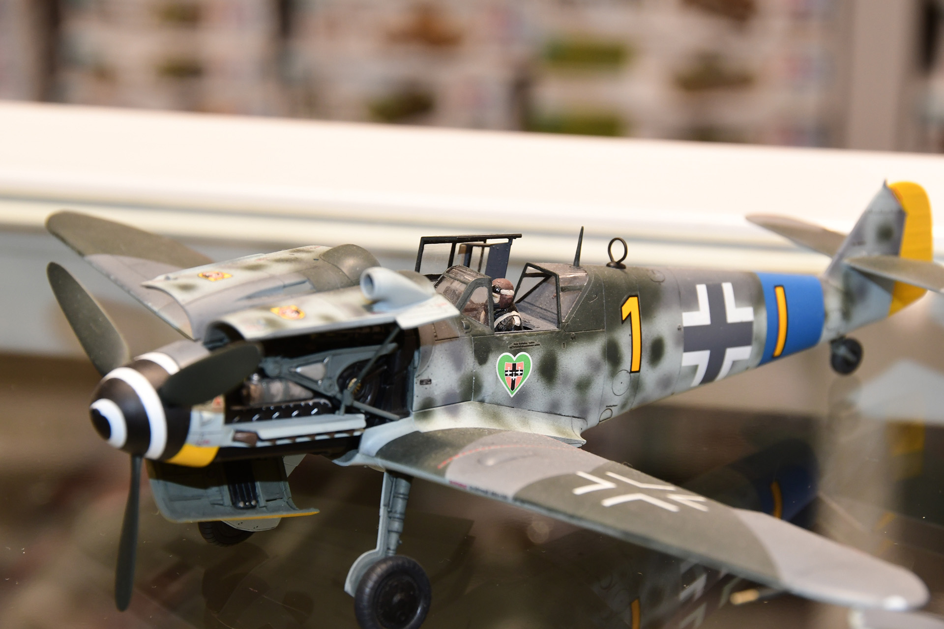 「1/48 メッサーシュミット Bf109 G-6」はエンジンカウルを開けた状態で展示されていたが、「後期型」も同様に組み立てた後もエンジンカウルを開けられる
