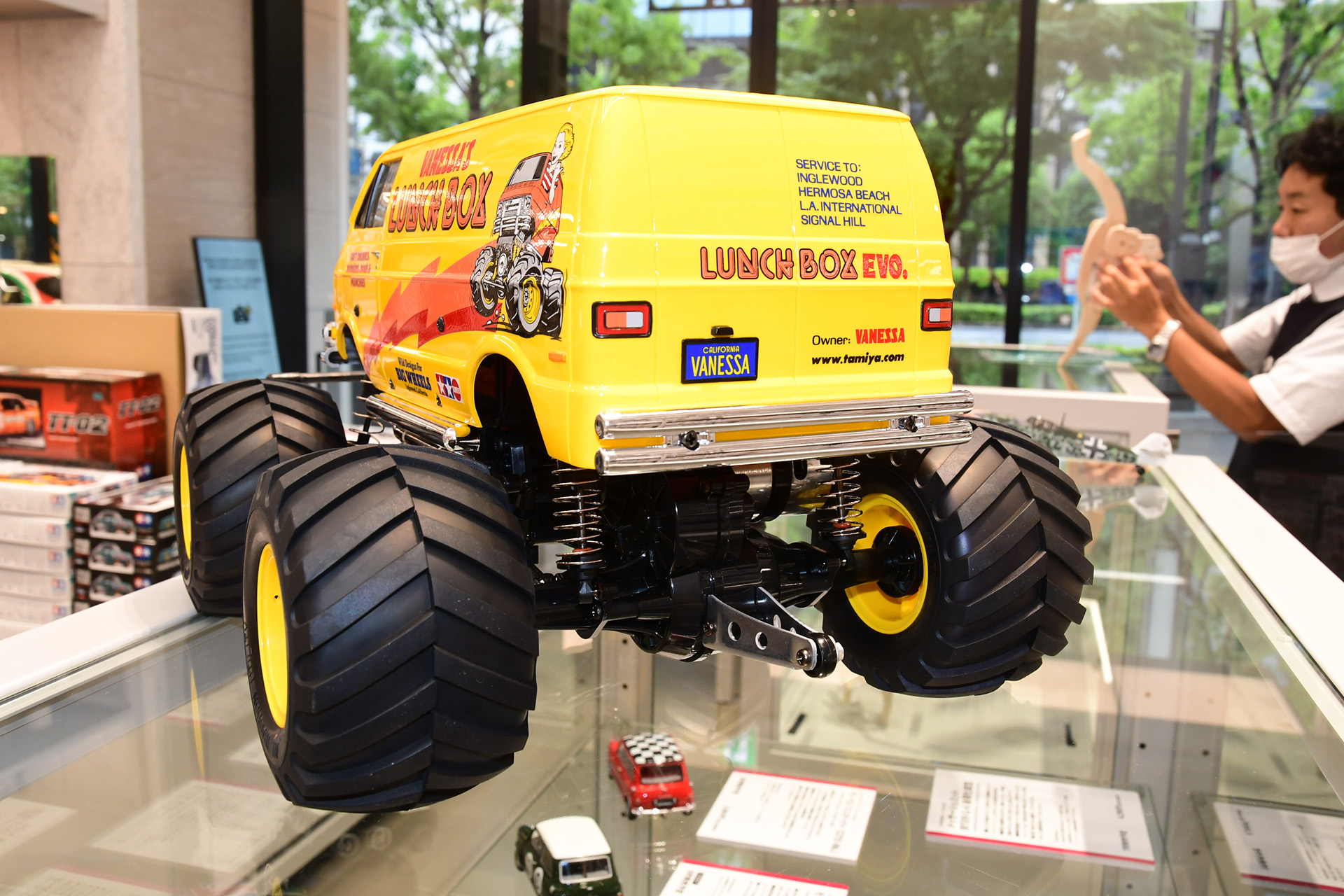 「1/12RC ランチボックスEVO.」は大きなタイヤに小さな車体、独特のシルエットが生み出すコミカルな走りが大きな魅力だ