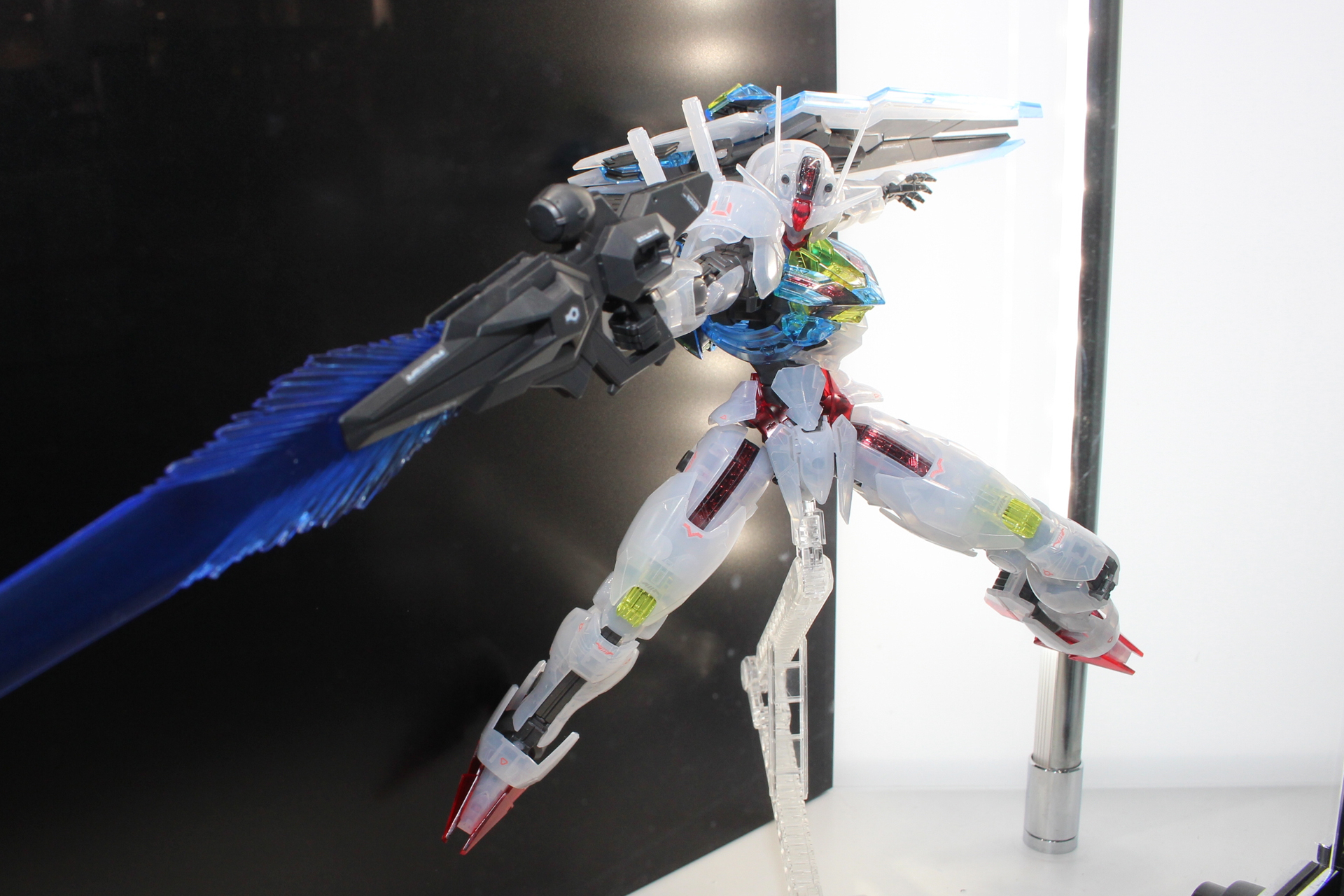 「FULL MECHANICS 1/100 ガンダムベース限定 ガンダムエアリアル [クリアカラー]」。7月18日発売。価格は4,730円。ガンダムベース販売商品