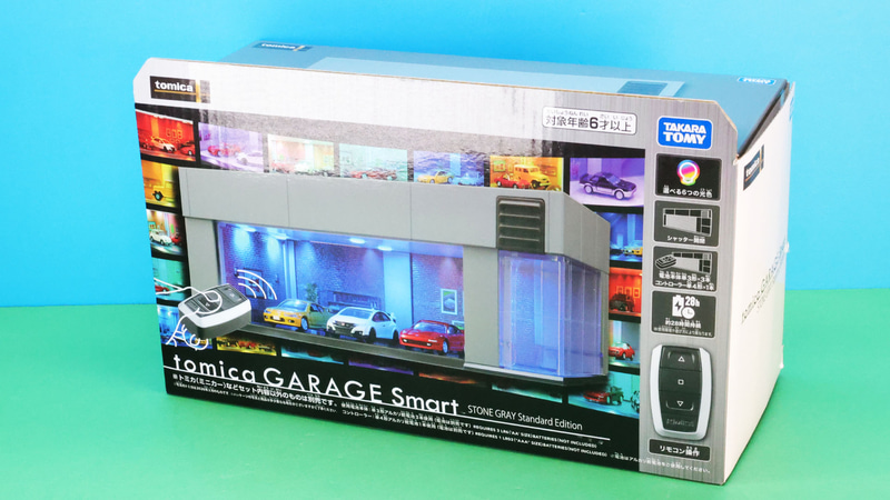グレーの本体カラーとリモコン付属がわかるパッケージデザイン