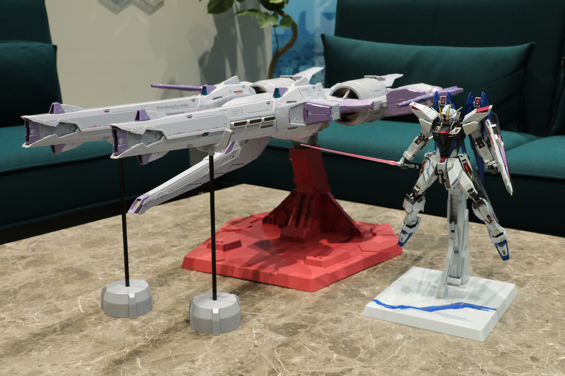 「METAL BUILD フリーダムガンダム」と比較