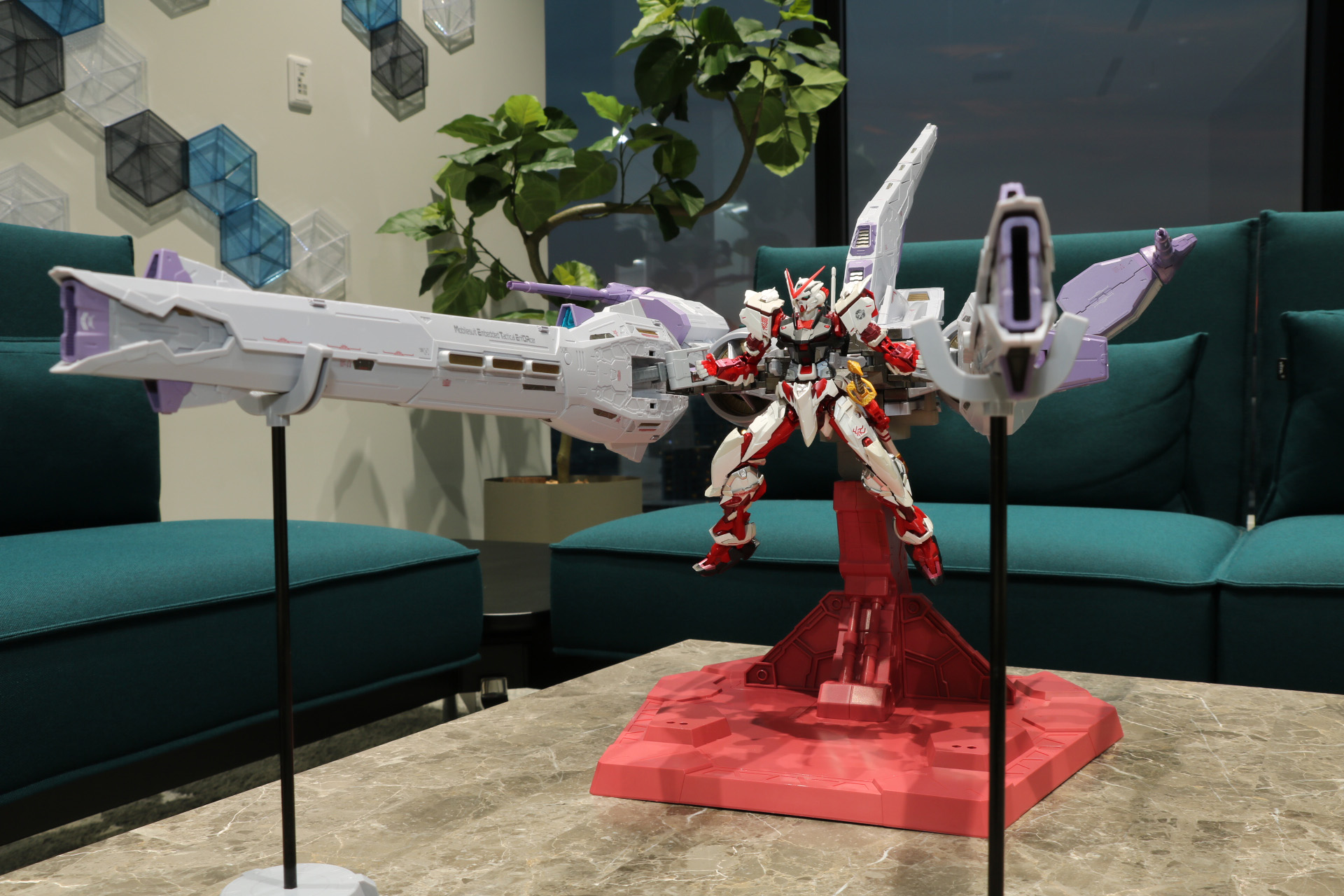 「METAL BUILD ガンダムアストレイ レッドフレーム -PROJECT ASTRAY-」も合体可能