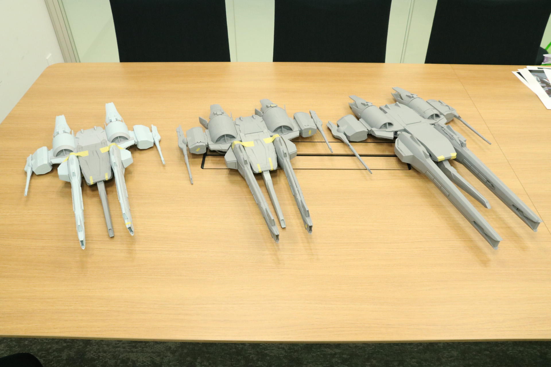 「METAL BUILD ミーティア」の完成までに複数の試作品が造られた。左が最初に作られた試作品で、中央が2つ目、右が3つ目の試作品となる