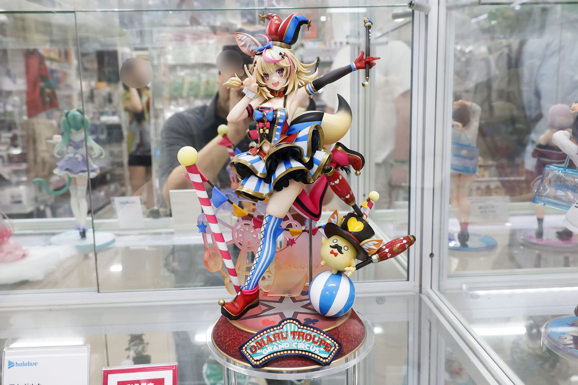フィギュアの素材はPVCとABSで、台座部分を含む全高は約275mmだ