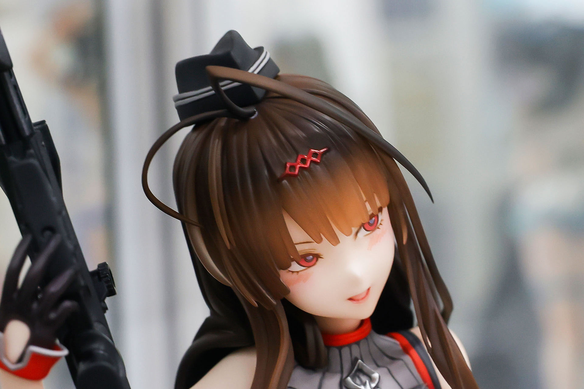 帽子やヘアアクセサリーも細かく作り込まれている
