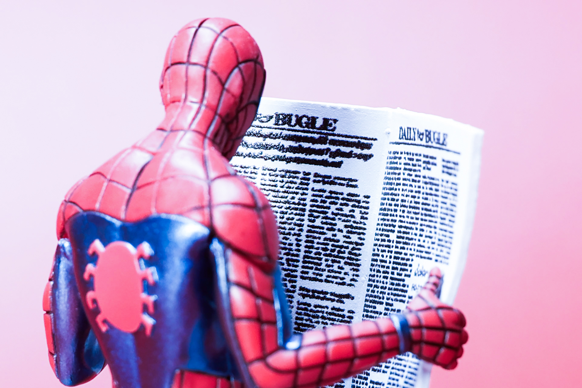 新聞には細かな記事やレイアウトが再現されている