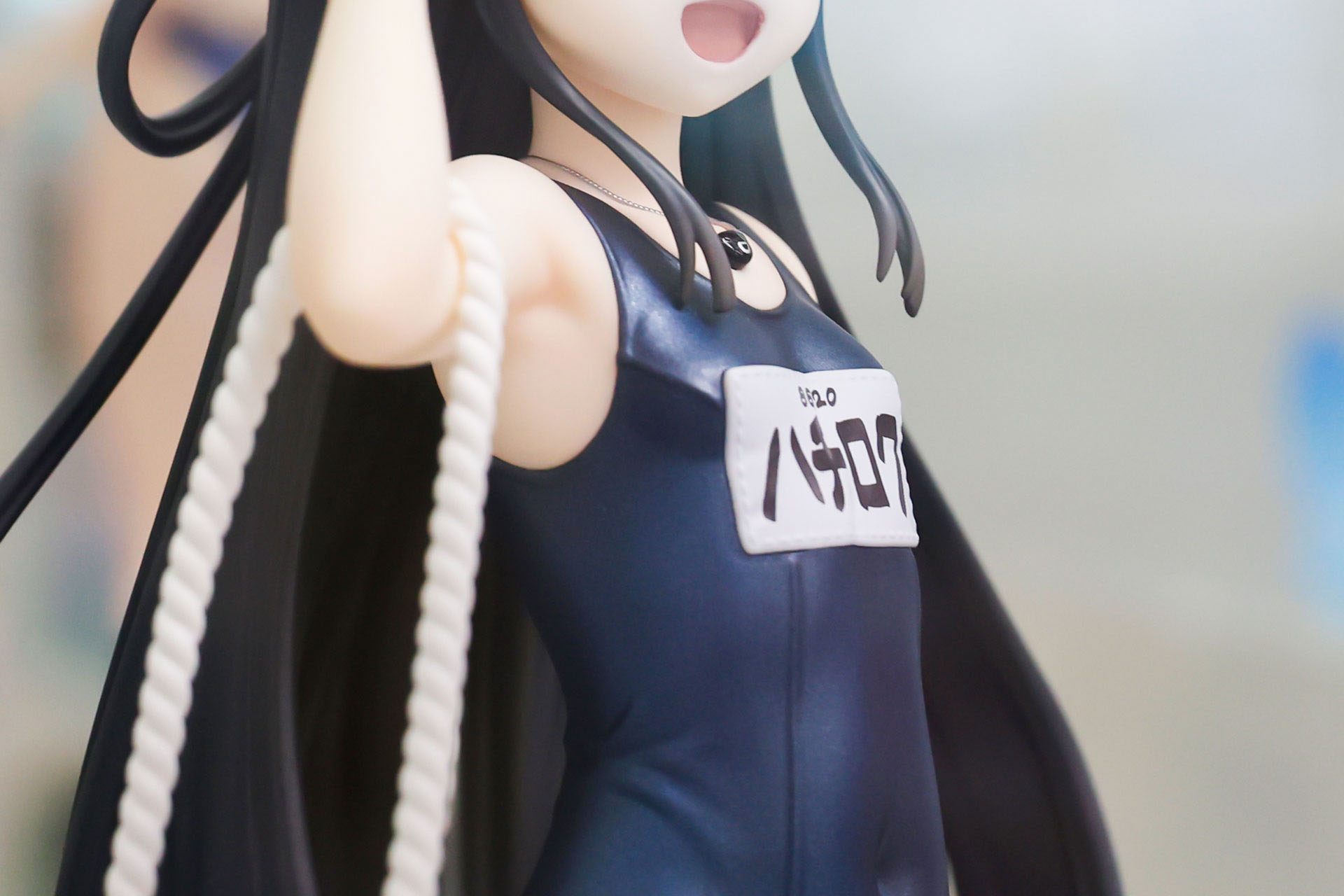 水着はシワなども含めて再現されている