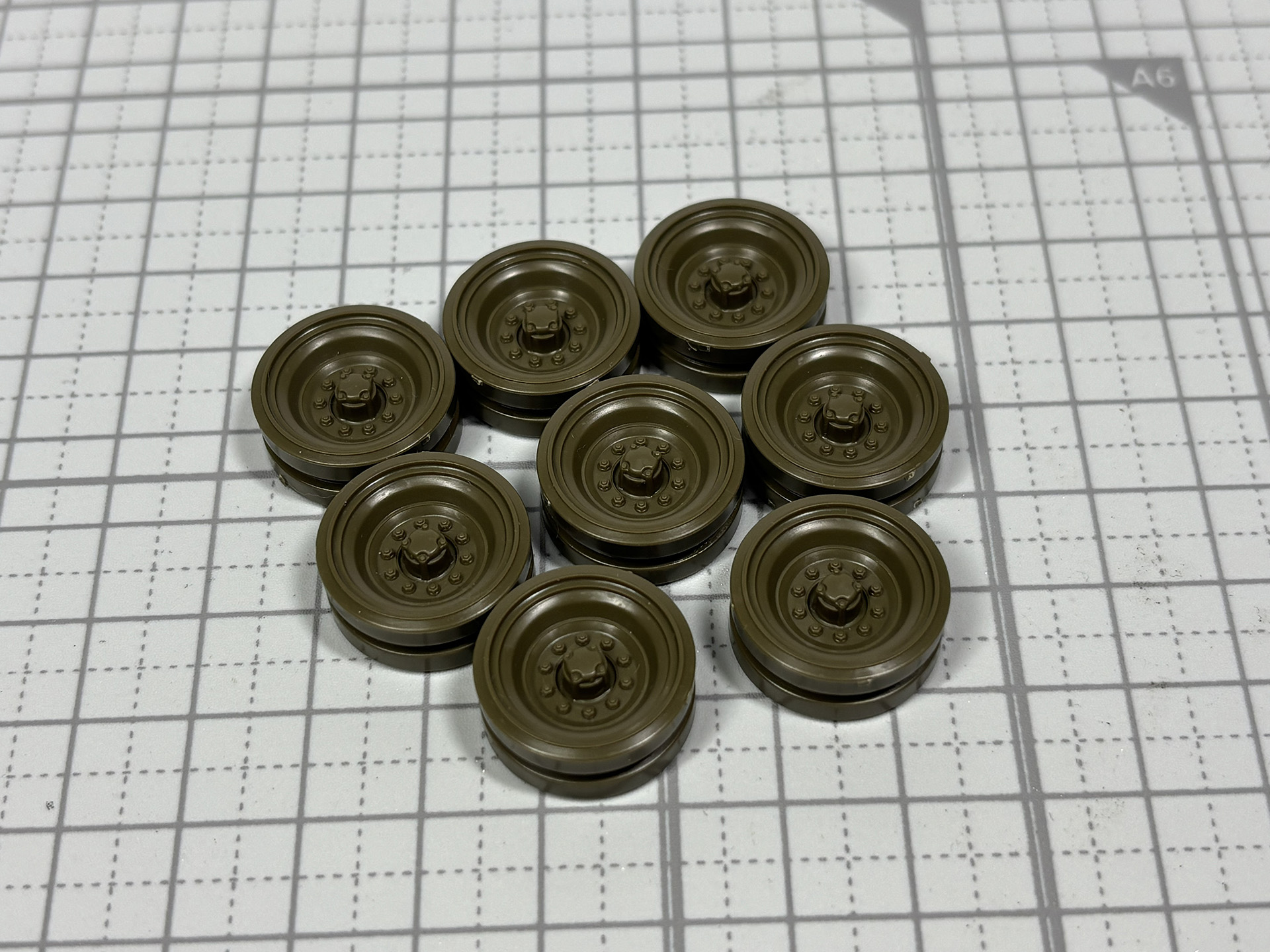 最初に8個作るロードホイール