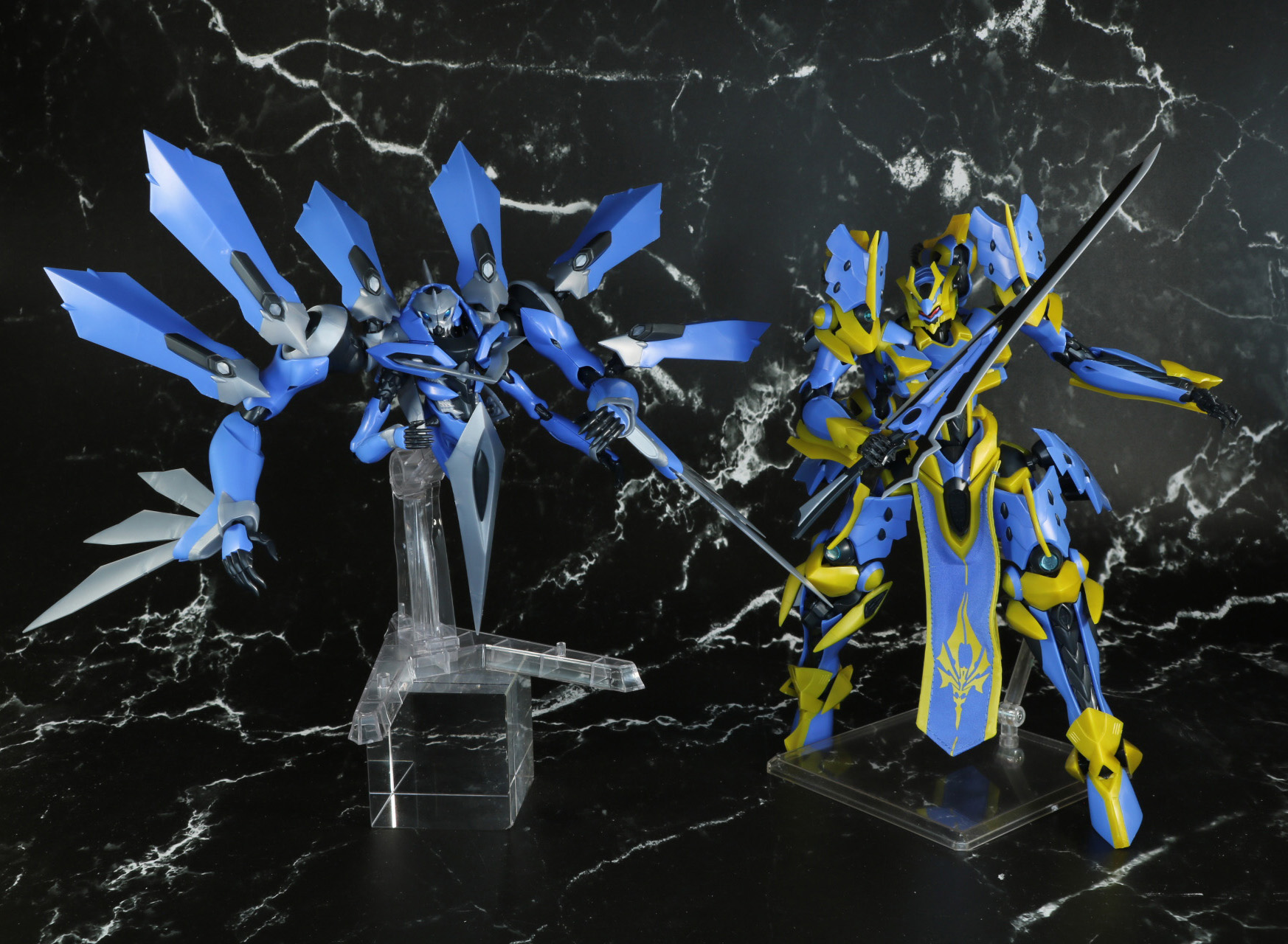 「MODEROID DX-SCALE イカルガ（原作版）」とディスプレイ