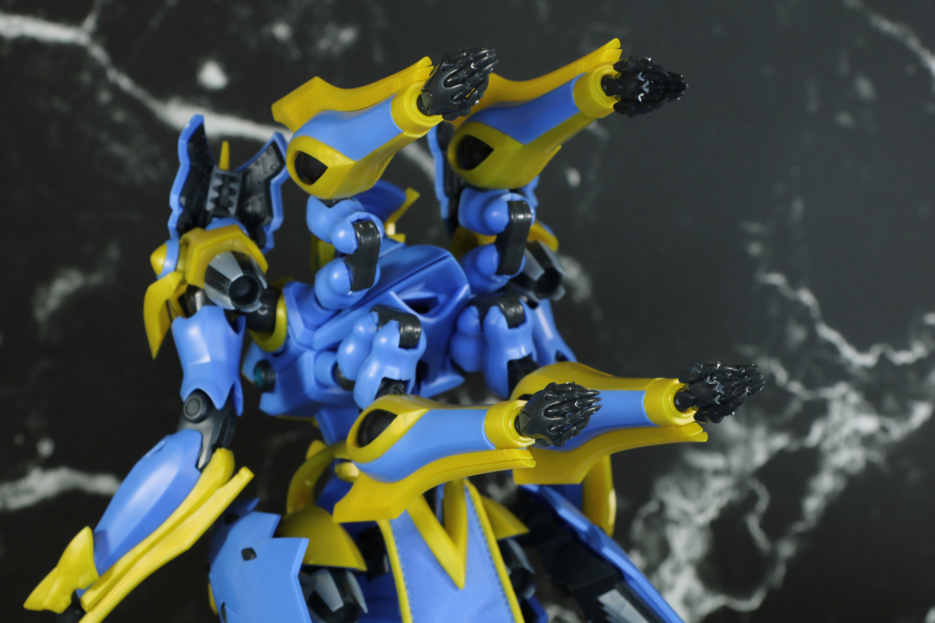 「MODEROID DX-SCALE イカルガ（原作版）」の「執月之手（ラーフフィスト）」の位置調整