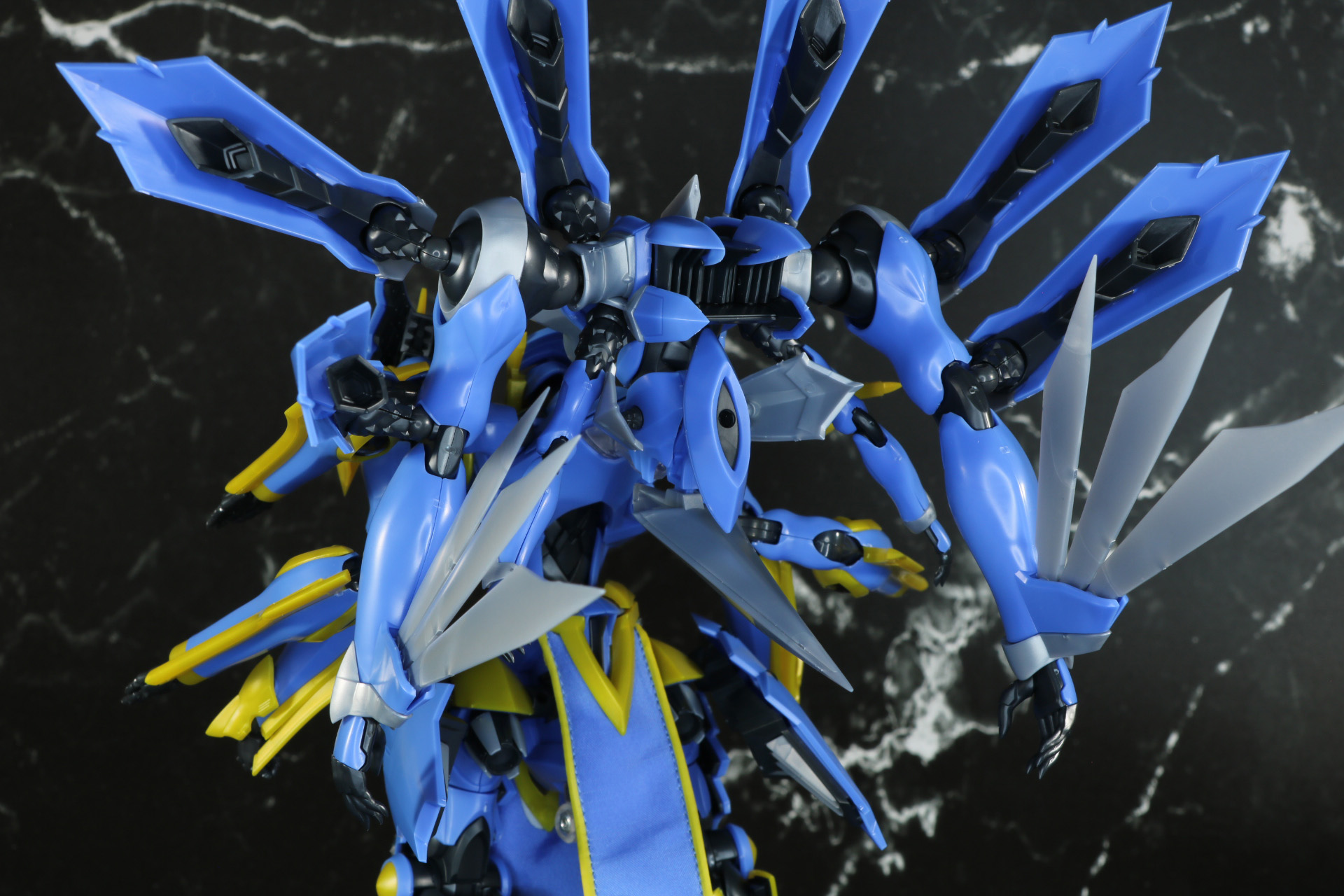 「MODEROID DX-SCALE カササギ」をドッキング