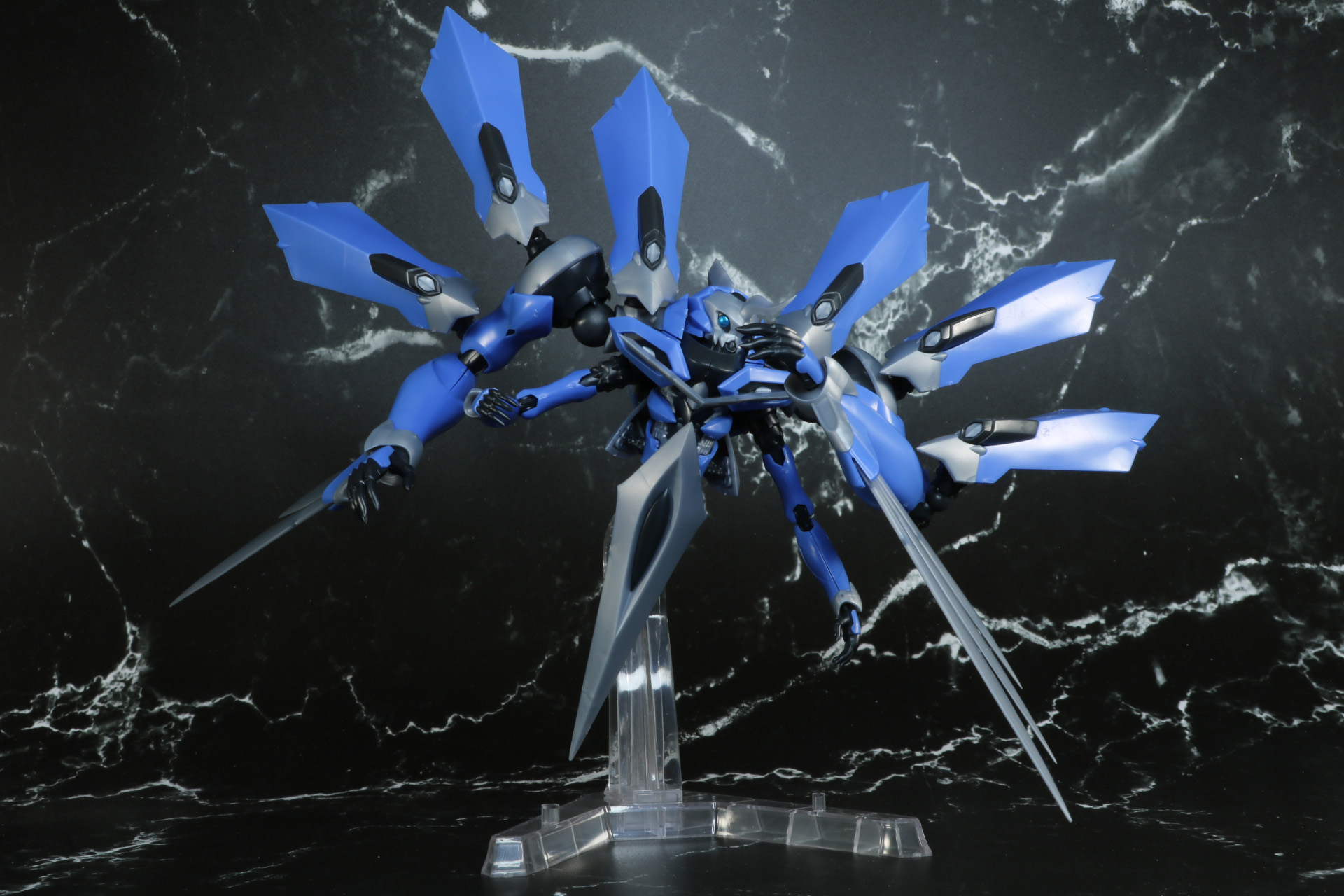 「MODEROID DX-SCALE イカルガ（原作版）」とディスプレイ