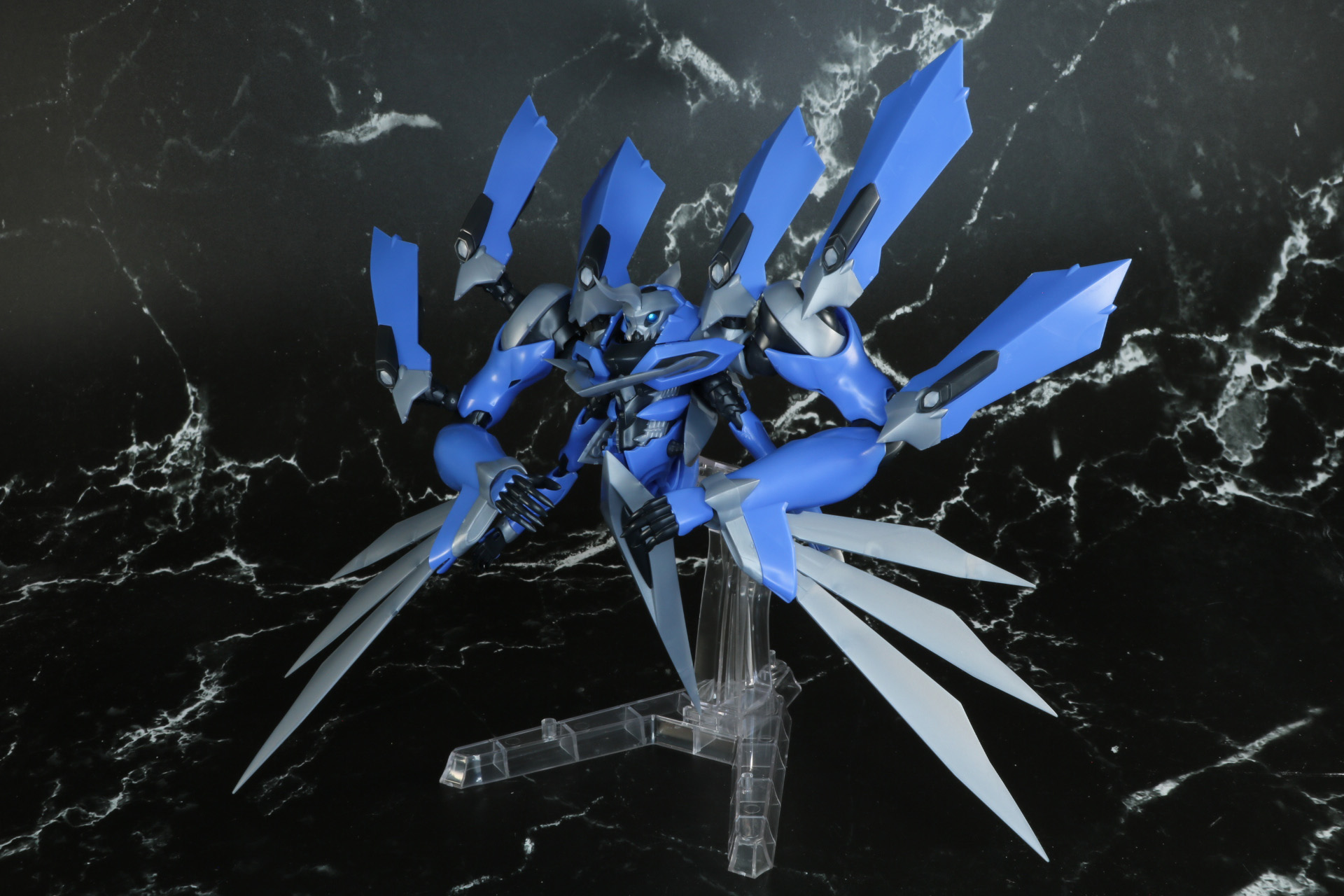 「MODEROID DX-SCALE イカルガ（原作版）」とディスプレイ