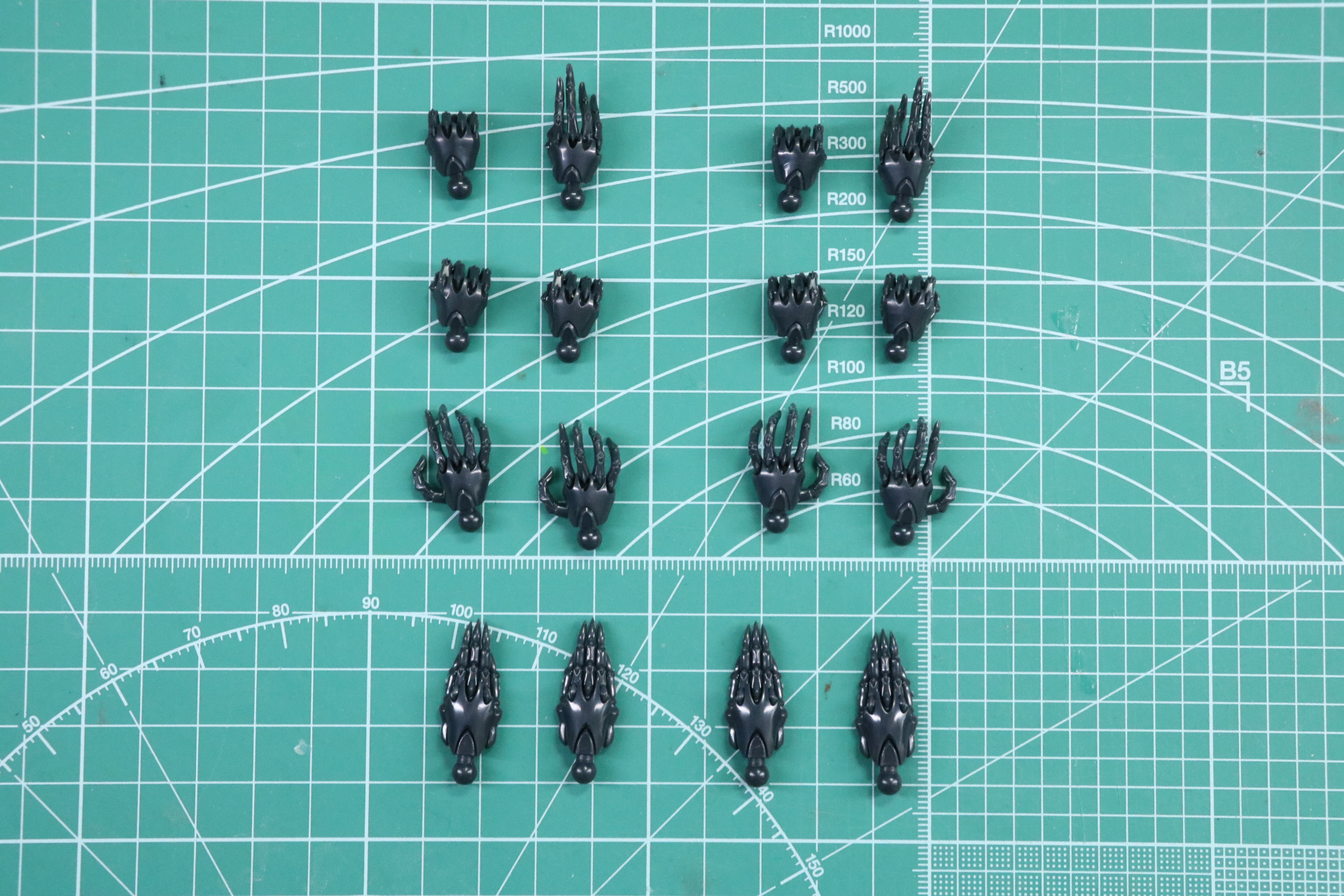 握り手、開き手(1)、開き手(2)×4、武器持ち手×4、平手×4