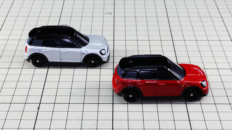 リア：どっしりとした印象としつつMINIらしさを忘れない