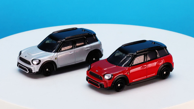 一目でMINIとわかるデザインながらSAVとしての車格となったカントリーマンをトミカ化！