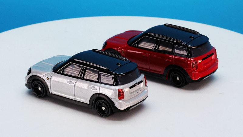 リアもまさしくMINIのデザインを踏襲しています