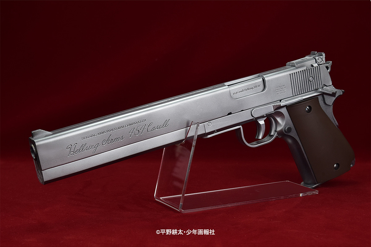 発表された「Alucard's 454Casull Cosplay Prop Gun.」の排莢口は左側に設計されている