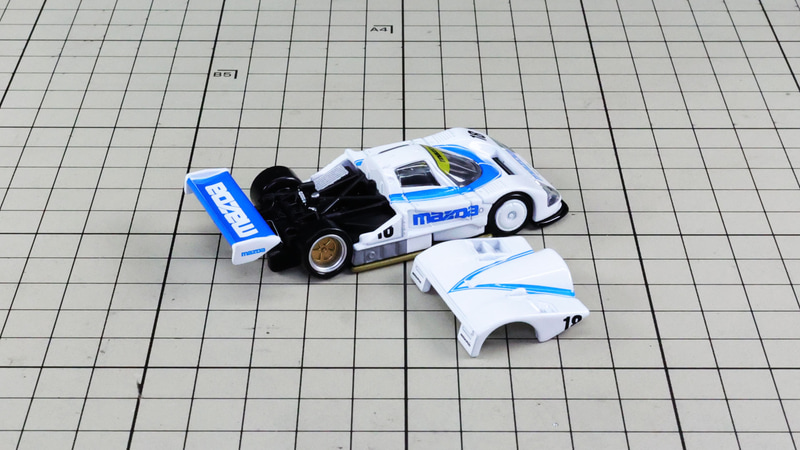 アクション：カウル内のエンジンやフレームを観察できる！