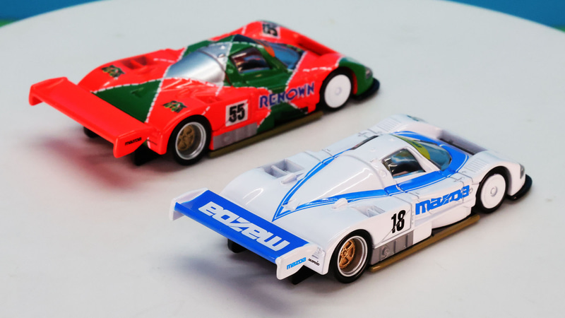 スポーツプロトタイプカーの流れるようなボディーシェイプを再現しています