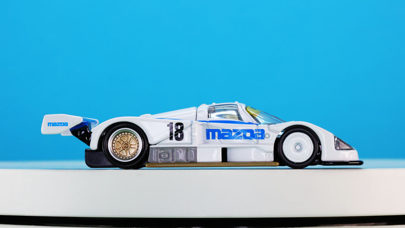 そのシルエットを再現しきるトミカプレミアムRacing！