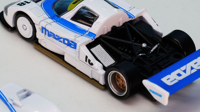 素晴らしいディテール！外しておいても鑑賞に堪えるのはトミカプレミアムRacingだからこそです！