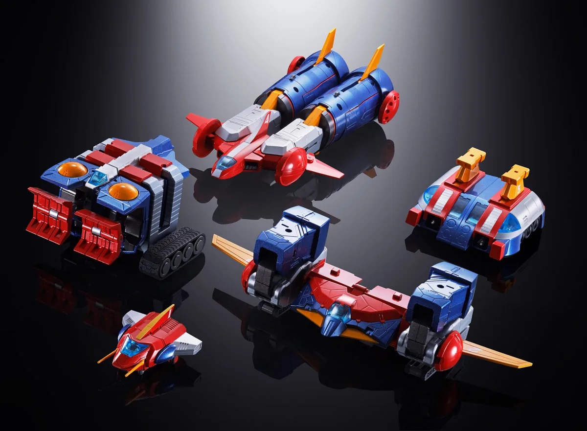 「コン・バトラーV」を構成する5機も各バトルマシンへと変形。
