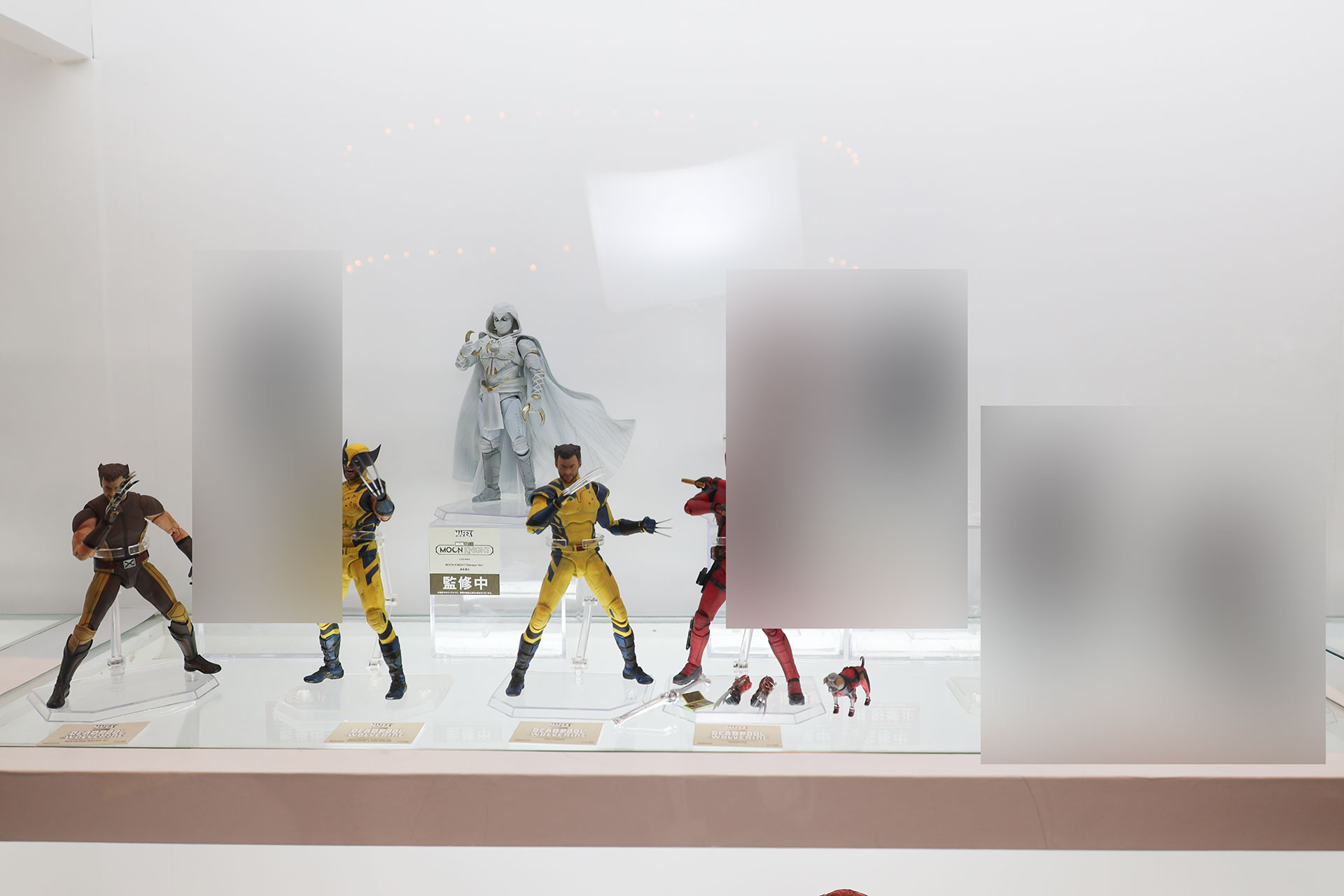 ドラマ「ムーンナイト」の主人公・ムーンナイト（写真中央奥）も立体化決定