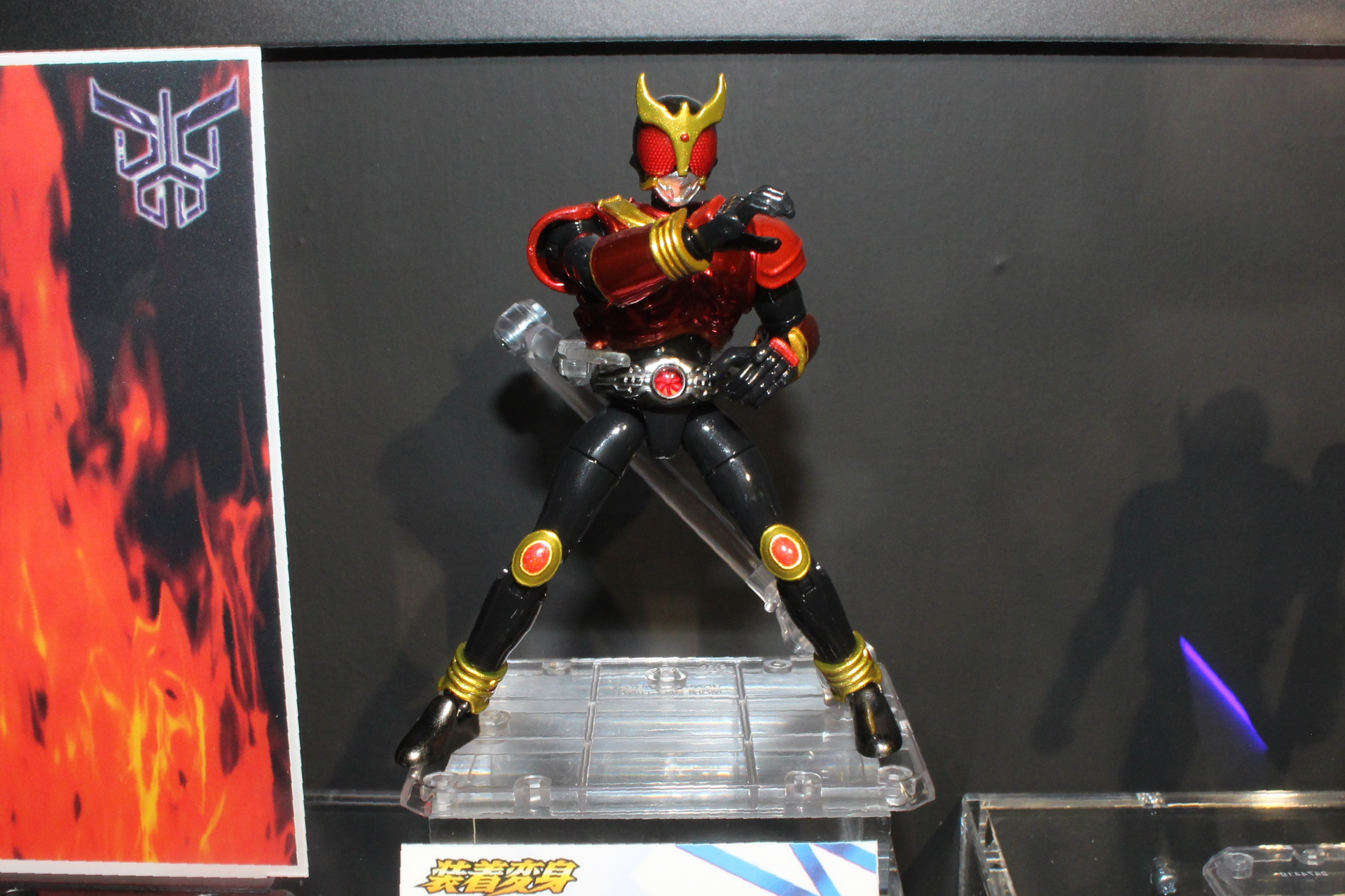「装着変身 仮面ライダークウガ マイティフォーム」。12月発売予定。価格は8,800円