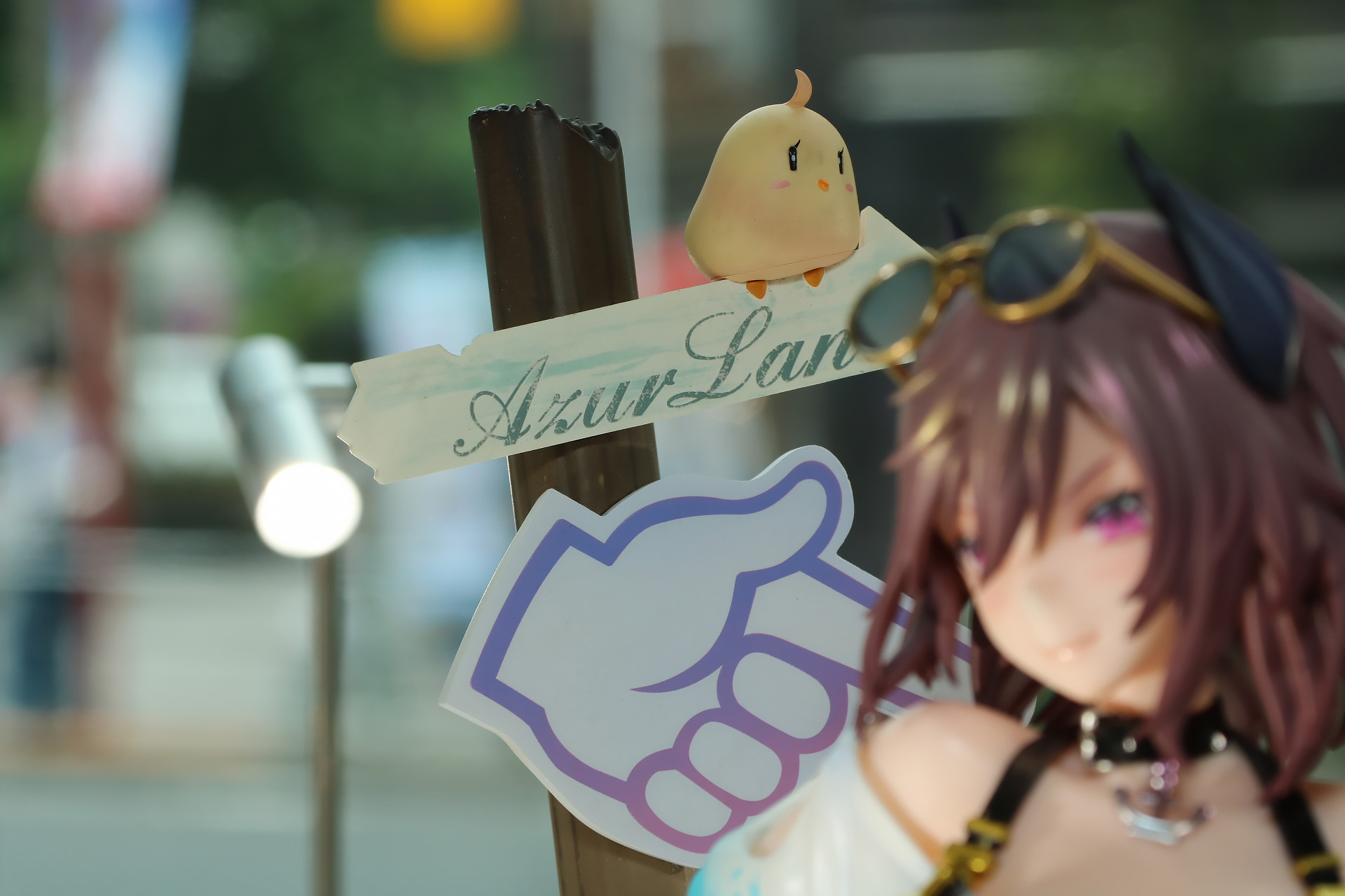 ポップな看板やまんじゅうもしっかりと表現されている。