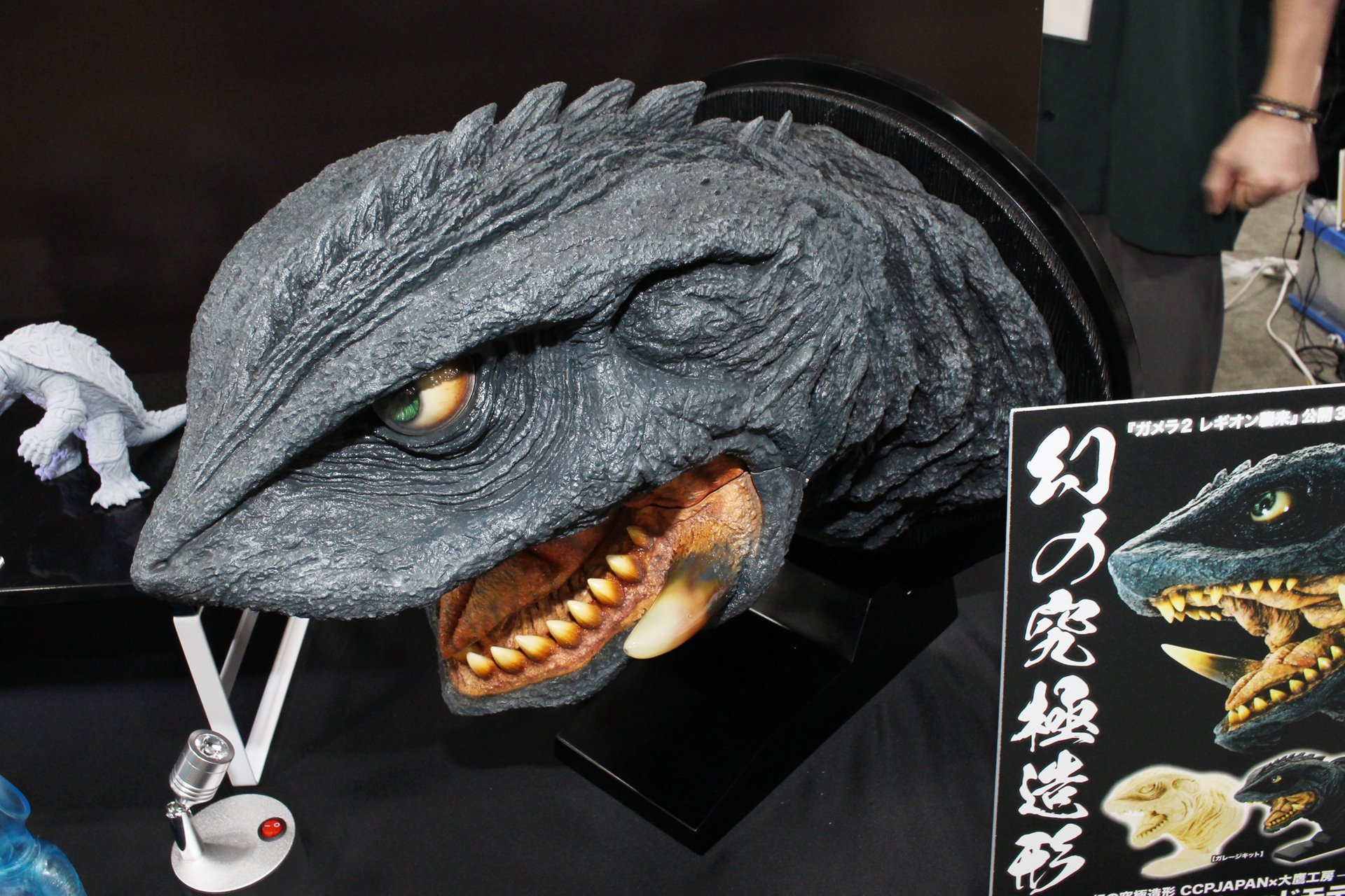 「ガメラ2 レギオン襲来」のガメラのスーツを1/1スケールで造形している
