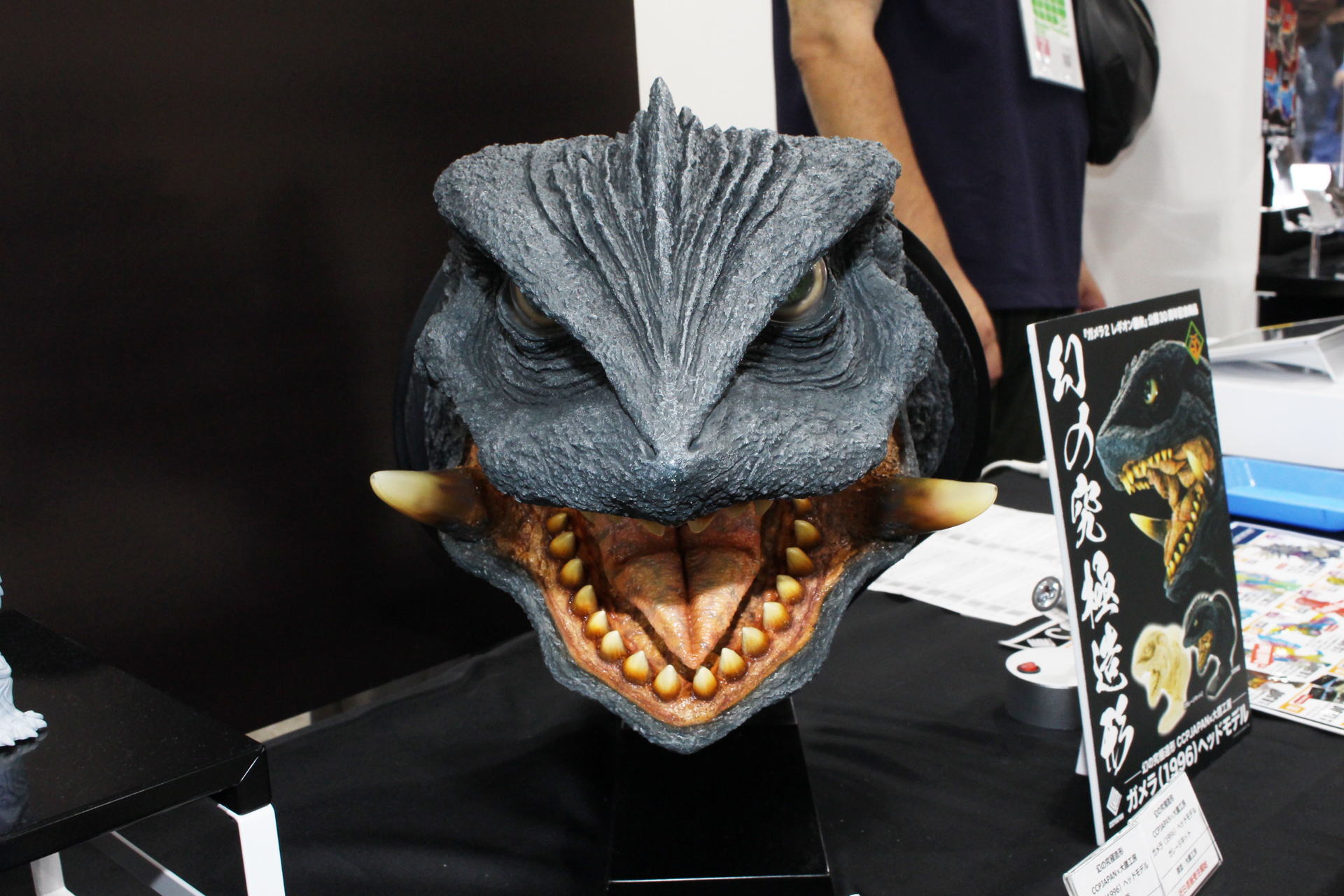 「ガメラ2 レギオン襲来」のガメラのスーツを1/1スケールで造形している