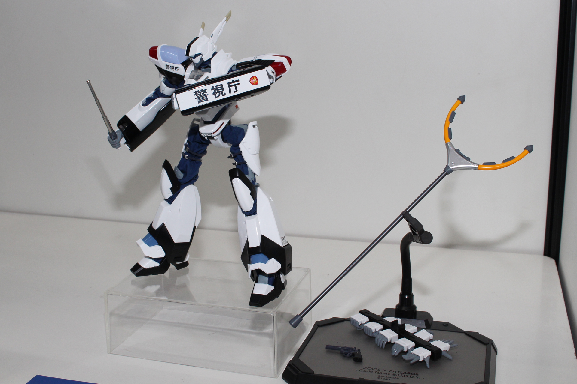 フィギュアには同スケールのさすまたが付属するようだ