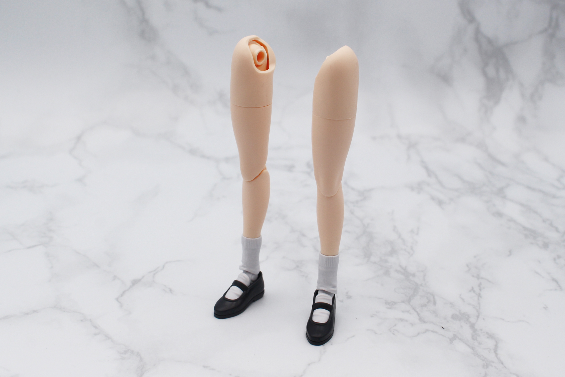 左脚も同様に組み立てる