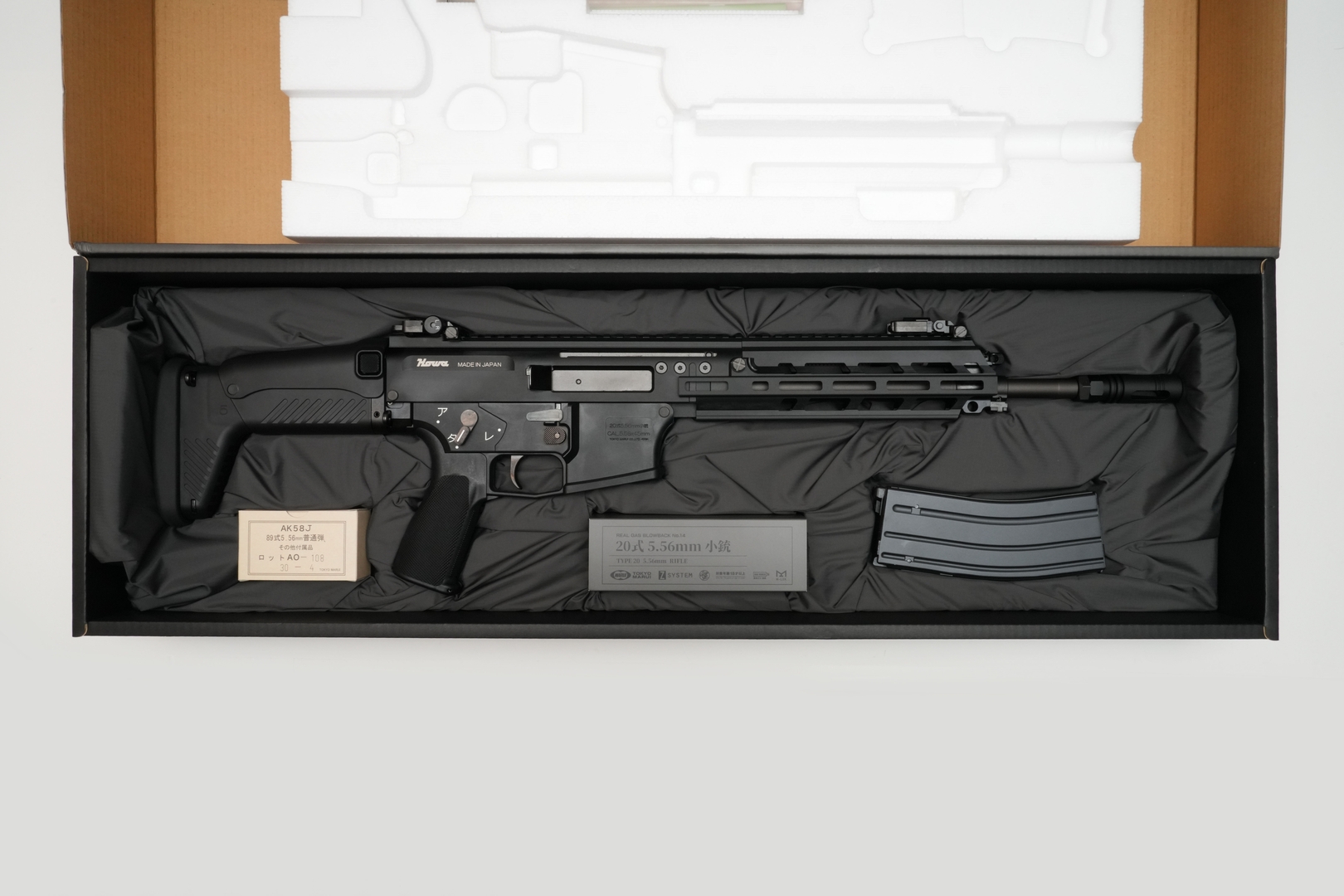 このまま飾りたくなるほど、美しく「20式5.56mm小銃」が収められている