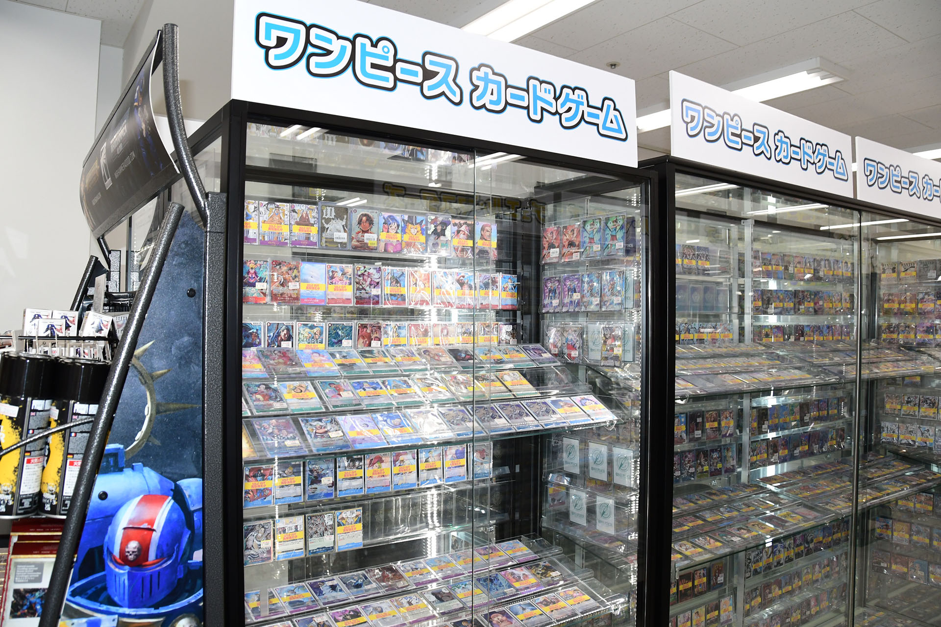 「ポケモンカードゲーム」、「ONE PIECEカードゲーム」は定番だが、「デュエル・マスターズ」の人気が同店の特徴