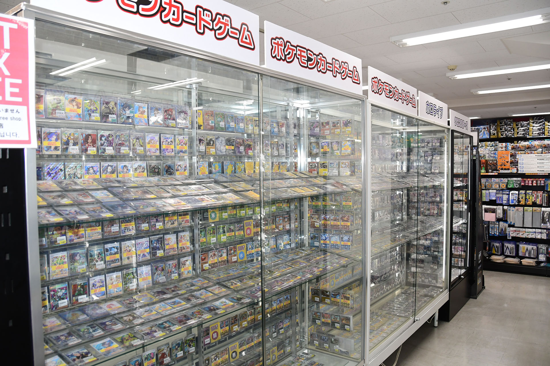 「ポケモンカードゲーム」、「ONE PIECEカードゲーム」は定番だが、「デュエル・マスターズ」の人気が同店の特徴