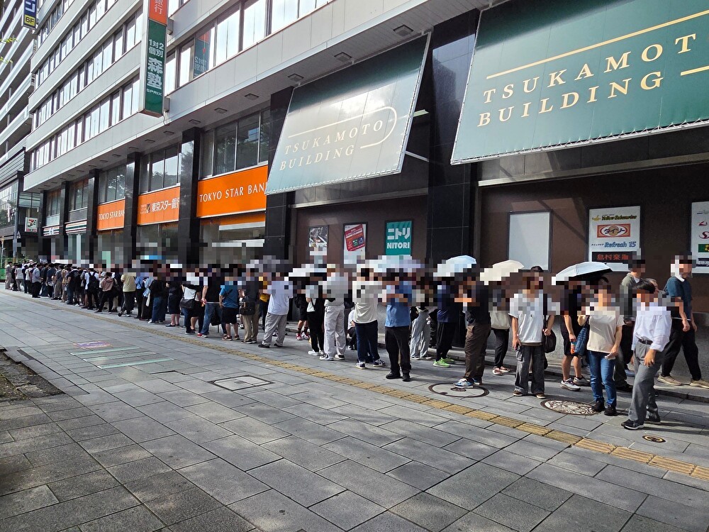 開店前には約500名以上が並んだ