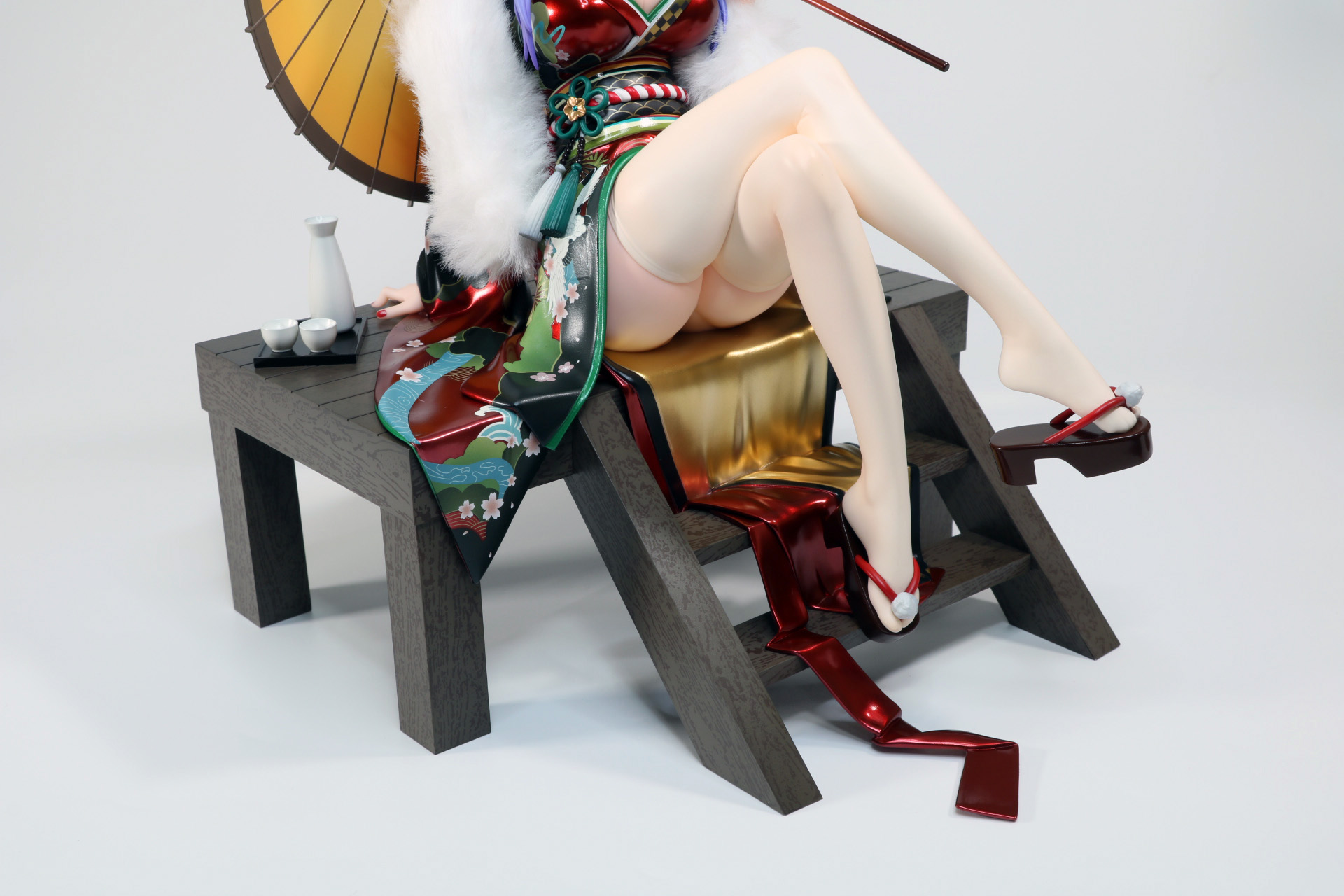 特典版のアクリルプレートはフィギュアの下に敷いて台座として使用可能