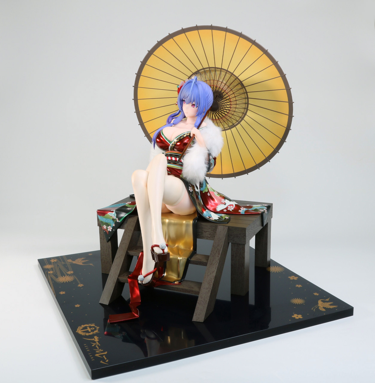 特典版のアクリルプレートでより高級感あるディスプレイが楽しめる