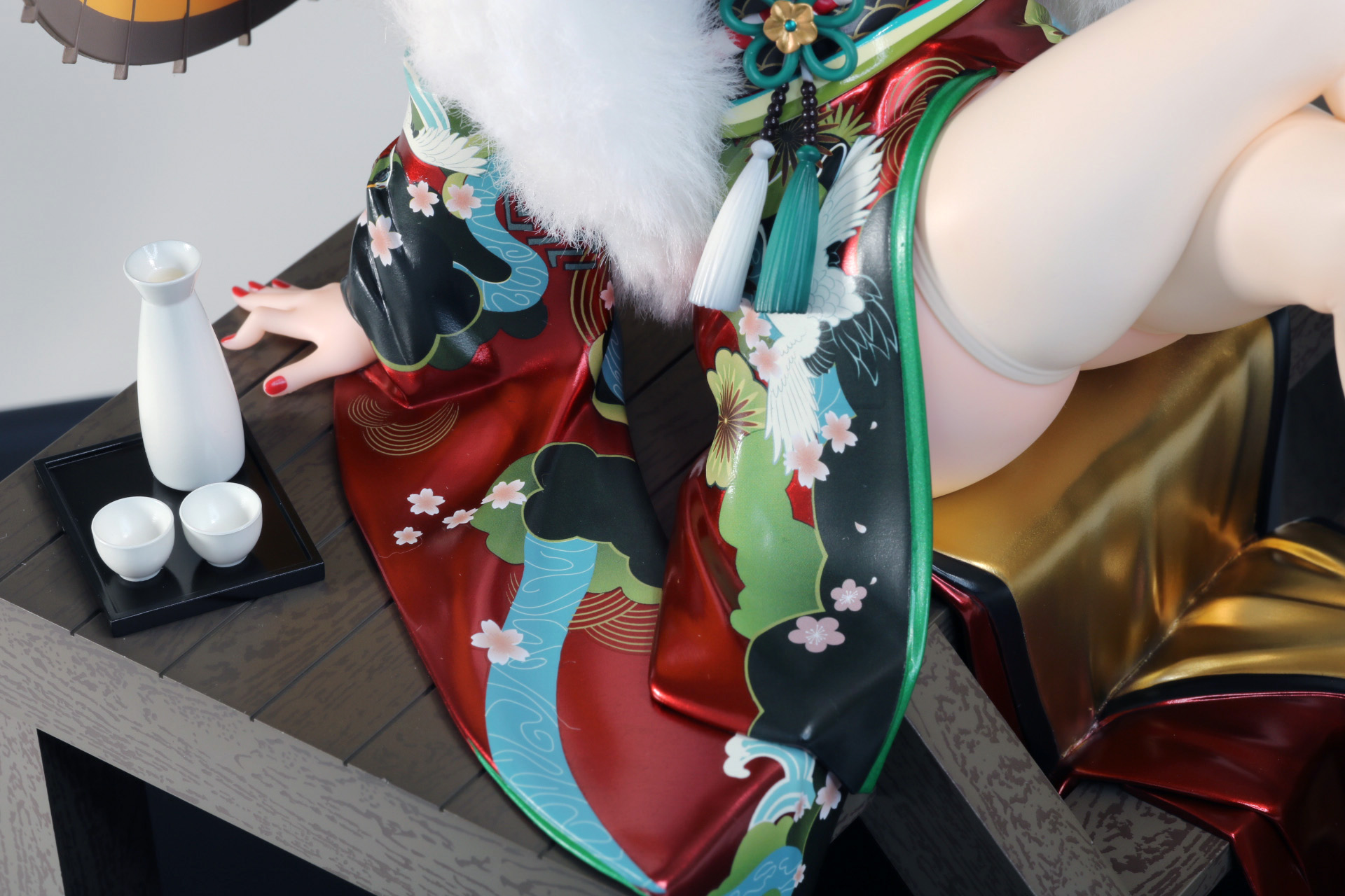 袖の柄も彩り豊かに表現されている