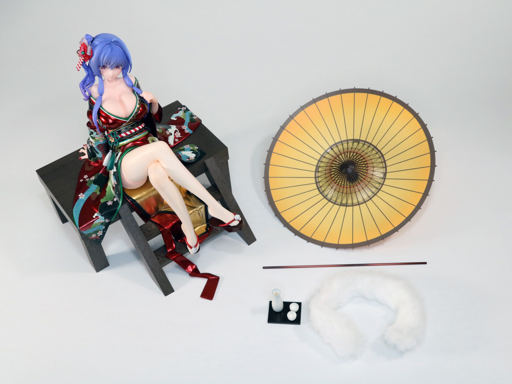 フィギュア本体、傘パーツ2種、酒器、毛皮パーツ