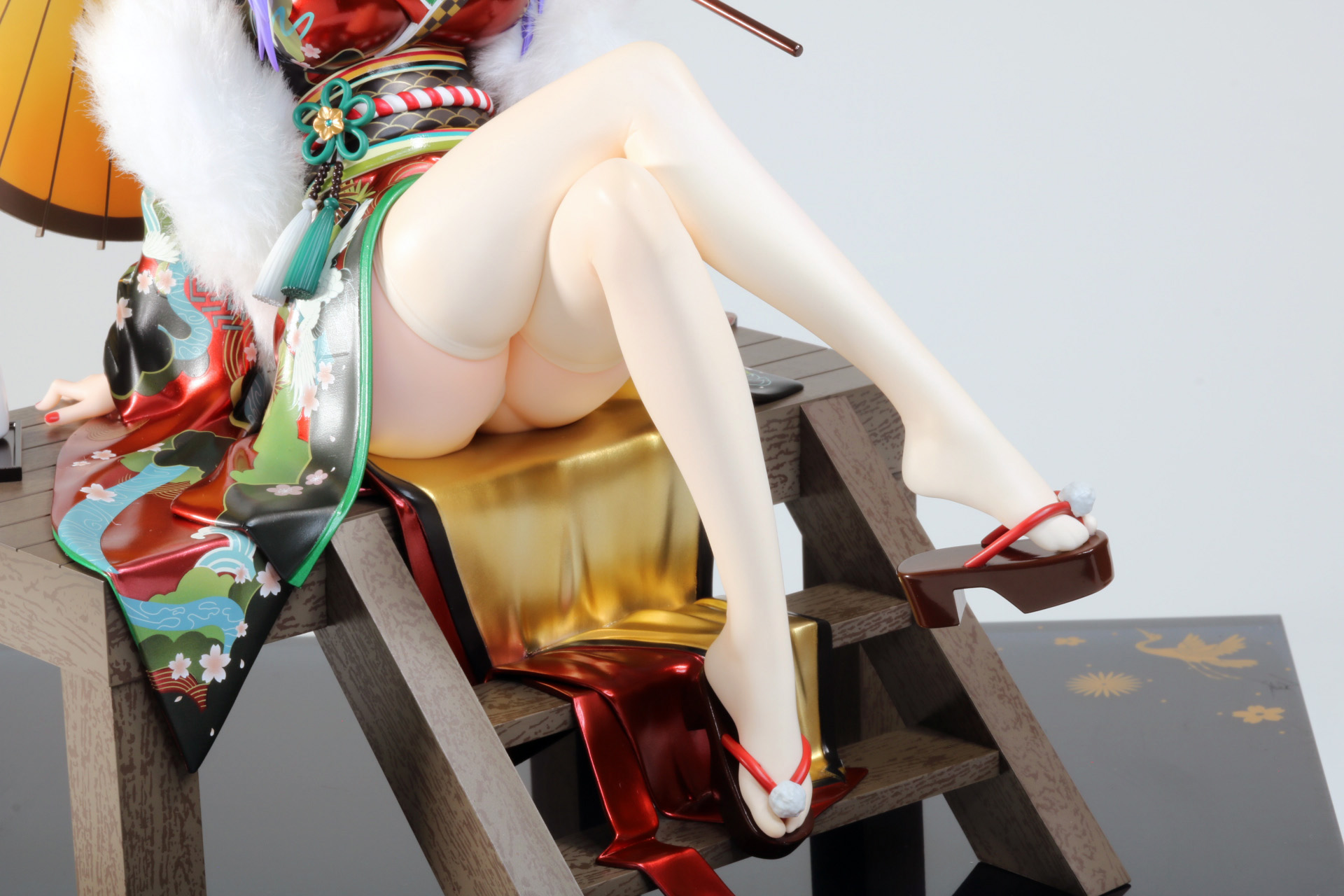柔らかさを感じさせる脚線